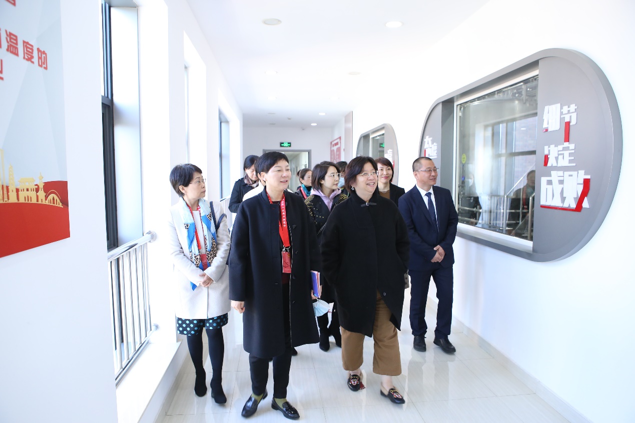 E:BG大游乳业党委工作部\1 党建工作1124 女性创新学校走进益民现场照片\IMG_1551.JPG